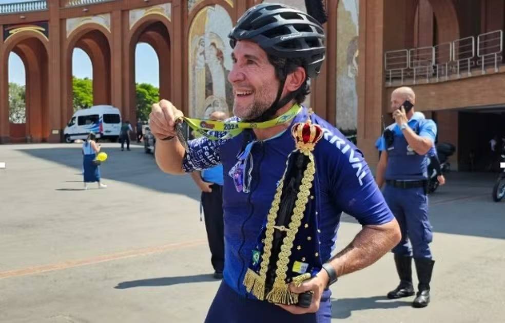 Cantor Daniel conclui romaria de 300 km até o Santuário Nacional de Aparecida, no interior de SP